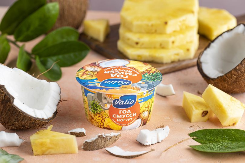 Йогурт «Valio Clean Label Гоа смусси» с ананасом, кокосом и джекфрутом.jpg